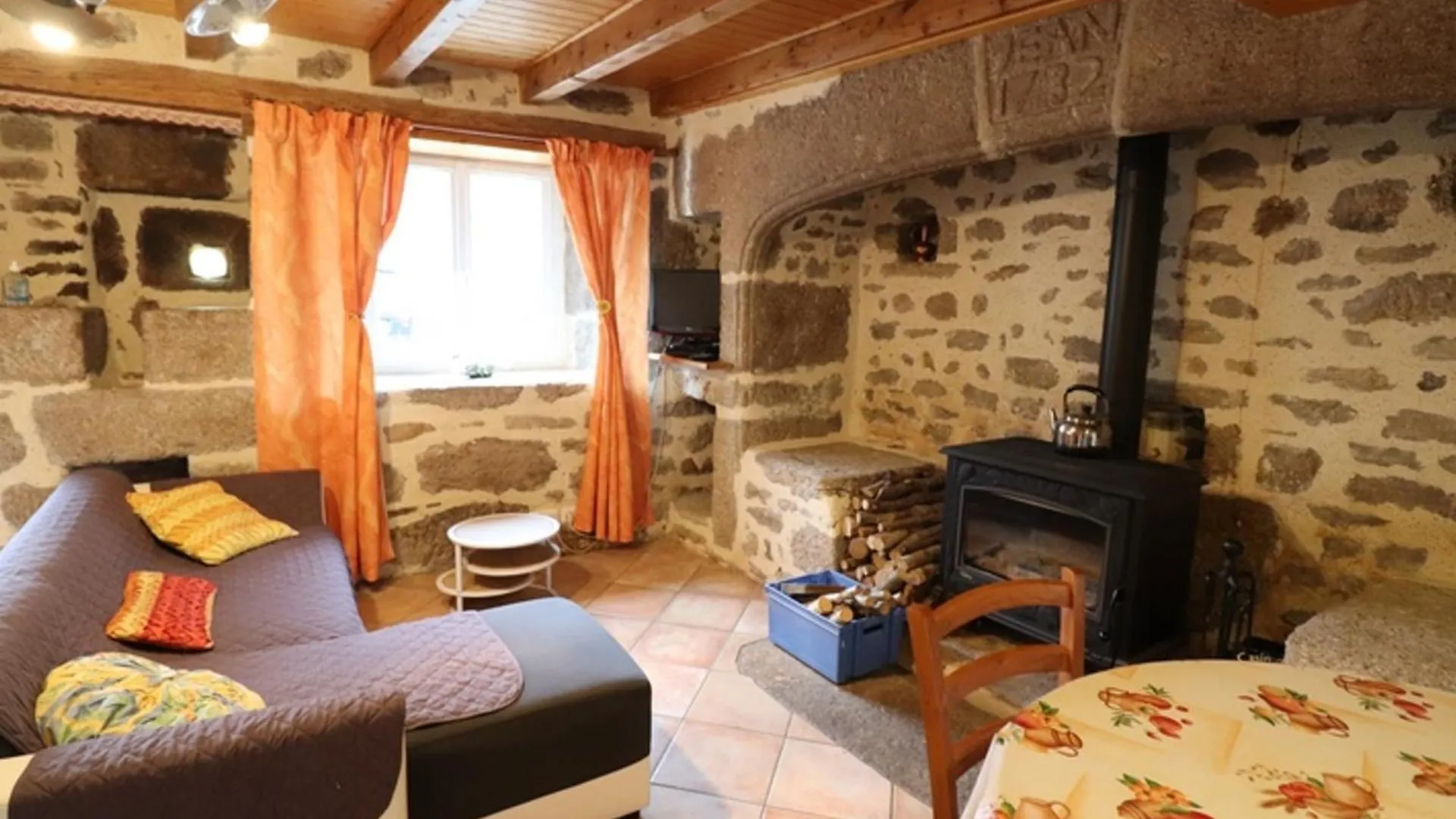 Charmante Maison Renovee Avec Jardin, Cheminee Et Equipements Modernes - 4 Pers. - Fr-1-742-243 Arcomie 0*,  France